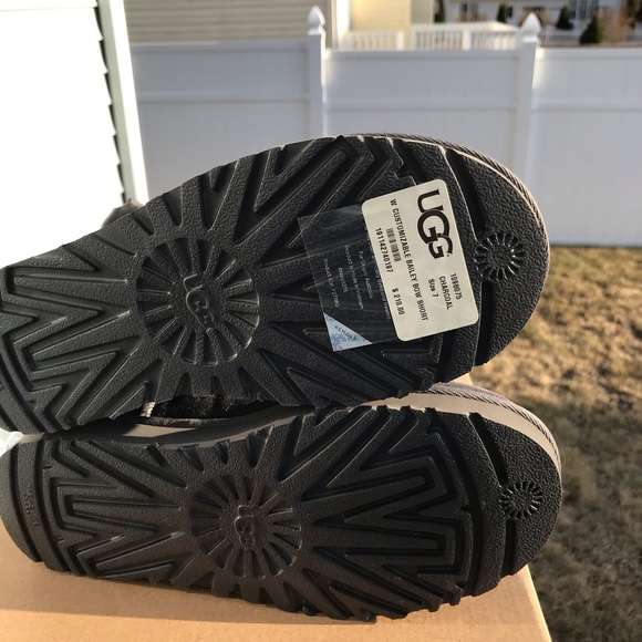 UGG Customizable Bailey Bow Short - Picture 5 of 6